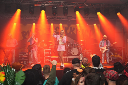 PETEK POD ŠOTOROM FOTO TINE ŠUBIC (3)